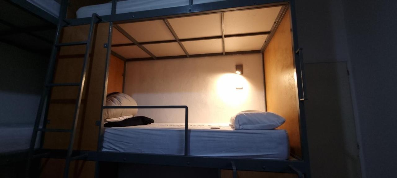 Katana Capsule Hostel Мендоса Екстериор снимка